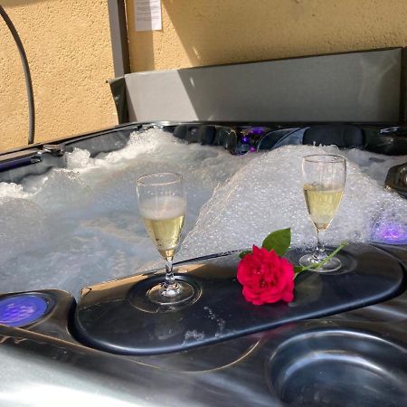 Gite Des Combes Blanches Avec Piscine Et Jacuzzi Frayssinet-le-Gelat Экстерьер фото